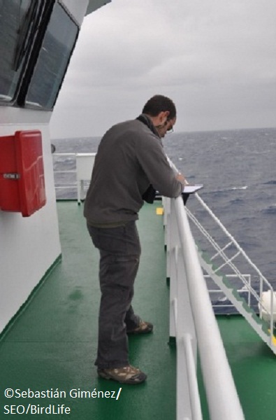 Alberto Álvarez taking notes for the census ©Sebastián Giménez / SEO/BirdLife