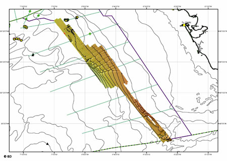 Zona barrida con multihaz durante las primeras jornadas. Se pueden observar los espectaculares surcos excavados en el talud por donde pueden migrar hacia la superficie algunos fluidos cargados en metano © IEO