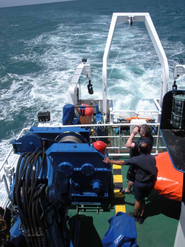 Navegando a toda máquina hacia el punto de comienzo del perfil, lugar en el que tomaremos datos con el Perfilador de Velocidad de Sonido (PVS) ©IEO