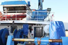 La maquinilla de popa, los tornos y las grúas aguardan el momento de empezar a actuar. Cuando finalicemos esta fase de prospección, se iniciará la fase de muestreo faunístico y sedimentológico ©IEO