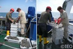 El Dr. José Luis Rueda junto al IP del Proyecto, Dr. Víctor Díaz-del-Río, tamizando el material extraído con la draga, utilizando una columna de tamizado en húmedo sobre la cubierta del barco ©IEO